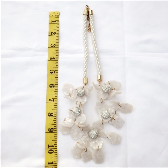 NWOT Anthro Lele Sadoughi White Floral Necklace - Picture 4 of 4